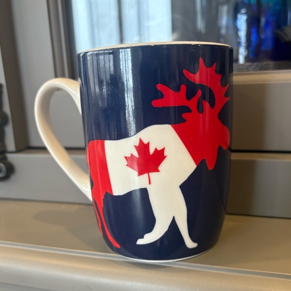 Stone Age Canada Moose Maple Leaf mug - Picture 1 of 4